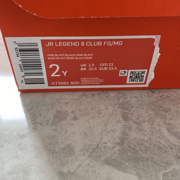 Nike Tiempo Soccer Cleats: size 2y. - Picture 2 of 7